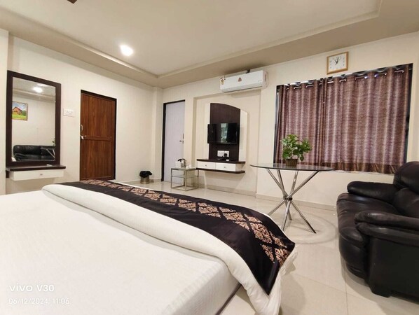 Superior Room | Desk, free WiFi