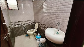 Deluxe Room | Bathroom