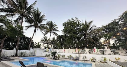 Solstice Suites With Pool 52 Pax capacity