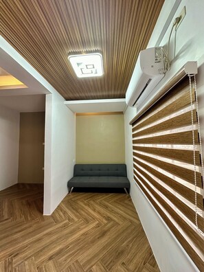 Interior - Solstice Suites With Pool 52 Pax capacity (Amadeo)