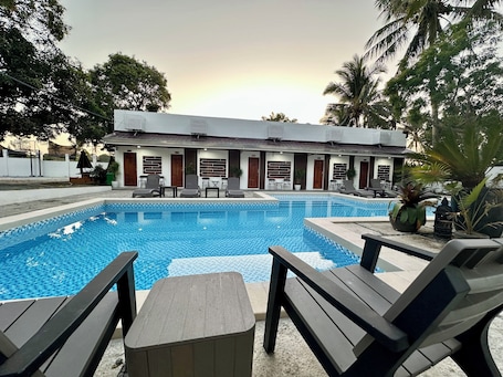 Pool. Solstice Suites With Pool 52 Pax capacity