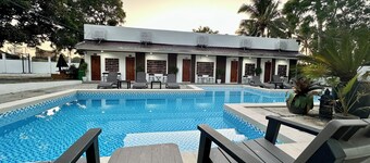 Solstice Suites With Pool 52 Pax capacity