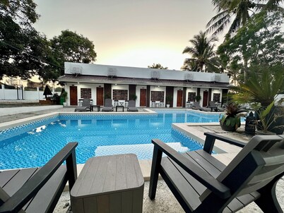 Solstice Suites With Pool 52 Pax capacity