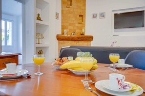 Dining - Maison Rénovée en Centre Ville (Libourne)