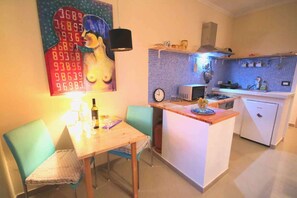 冷蔵庫、電子レンジ、香辛料