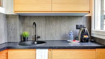 Fridge, microwave, stovetop, coffee/tea maker