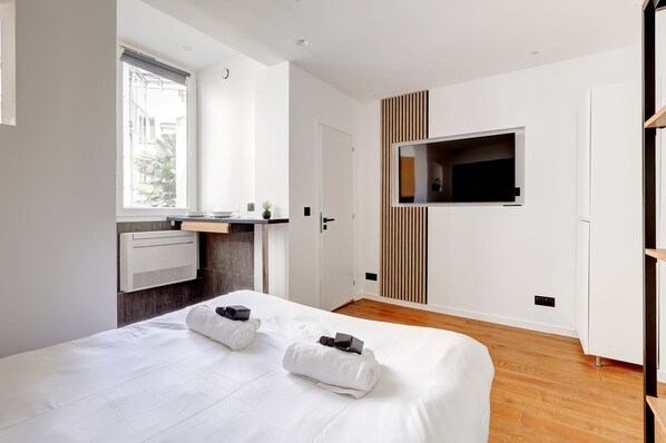 1 bedroom, iron/ironing board, travel cot, WiFi