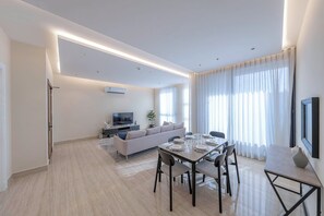 Flat-screen TV - Mabaat - Al Qirawan - 557 (Riyadh)