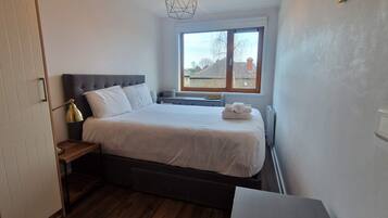 2 bedrooms, iron/ironing board, Internet, bed sheets