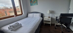 2 bedrooms, iron/ironing board, internet, bed sheets - Cool n Comfy 2BD in Irishtown, D4 Beside Aviva (Dublin)