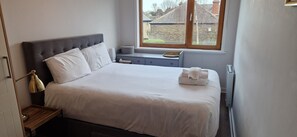 2 bedrooms, iron/ironing board, internet, bed sheets