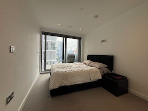 2 bedrooms, iron/ironing board, Internet, bed sheets