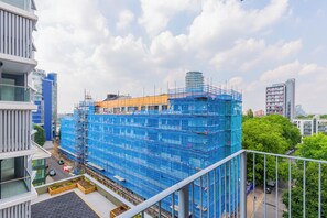 Property grounds - Chic 2BD Flat with Private Balcony in Battersea (Greater London)