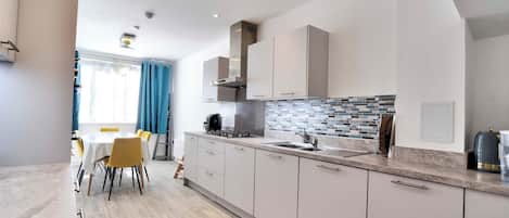 Fridge, microwave, stovetop, dishwasher