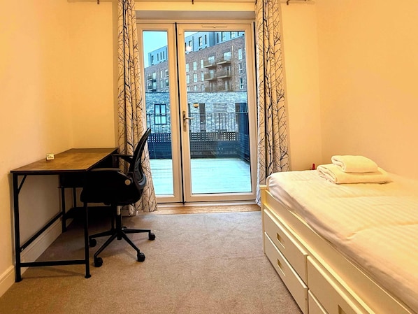 5 chambres, fer et planche à repasser, accès à Internet, literie fournie