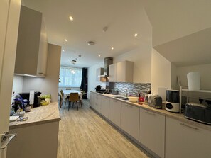 Fridge, microwave, dishwasher, cookware/dishes/utensils - Beautiful Newbuild 5 bedroom Town House (Essex)