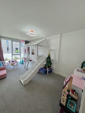 Children’s area - Beautiful Newbuild 5 bedroom Town House (Essex)