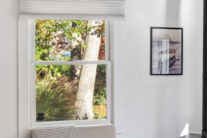 Interior - Charming 2-bedroom cottage in Sag Harbor with AC, WiFi (Sag Harbor)