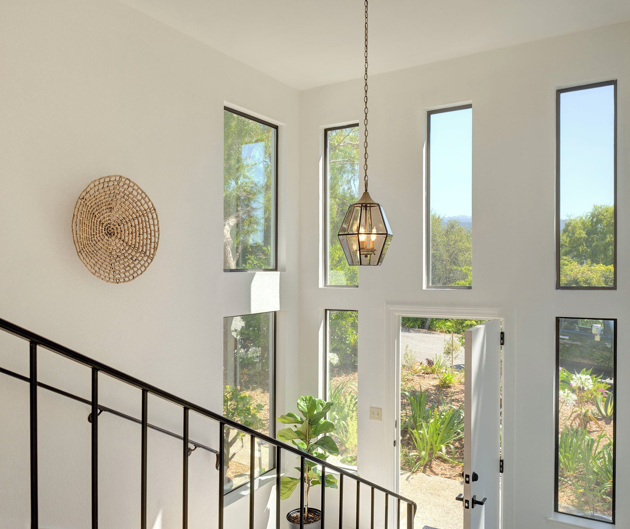 المنشأة من الداخل