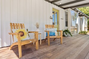 Terrace/patio - WHITE BEACH COTTAGE, COASTAL BEACH HOLIDAY HOME, TOOTGAROOK (Tootgarook)
