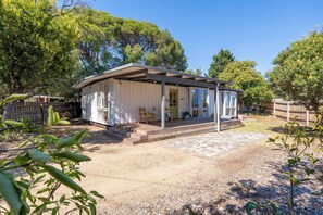 Exterior - WHITE BEACH COTTAGE, COASTAL BEACH HOLIDAY HOME, TOOTGAROOK (Tootgarook)