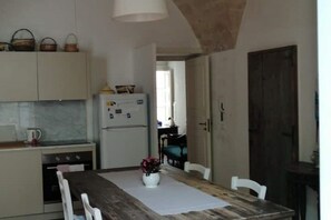 Fridge, oven, coffee/tea maker, cookware/dishes/utensils - Le Volte di San Leonardo (Lecce)