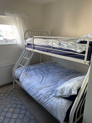 House | 2 bedrooms, iron/ironing board, free WiFi, bed sheets - Family and pet Friendly Farm Stay (Ballyshannon)