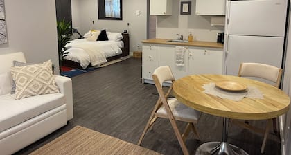 Cuisinette, espace cozy, 3 min de lâautoroute et a 15 min de ski, vĂ©lo, zoo, vin