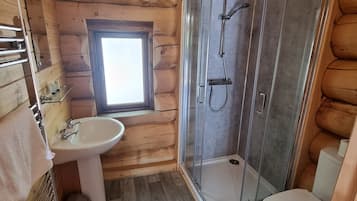 Een douche, een haardroger, handdoeken