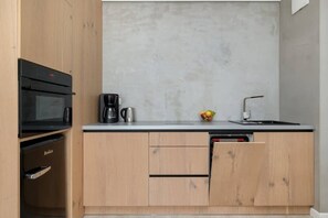 Fridge, microwave, oven, stovetop - Modern Apartment | Balcony, Parking, 450 m to the Beach (Międzyzdroje)