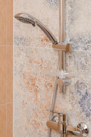 Shower, hair dryer, towels, shampoo - Comfortable Apartment in Gdynia | Balcony | Close to the Beach (Gdynia)