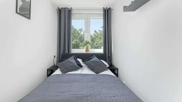 2 bedrooms, iron/ironing board, WiFi, bed sheets