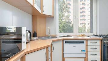 Fridge, microwave, oven, stovetop