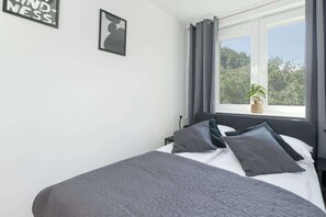 2 habitaciones, tabla de planchar con plancha, wifi y ropa de cama 