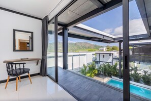 Design-Villa, 4 Schlafzimmer, Poolblick | Ausblick vom Zimmer