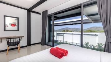 Design-huvila, 4 makuuhuonetta, näköala uima-altaalle | 4 makuuhuonetta, ilmainen Wi-Fi, vuodevaatteet