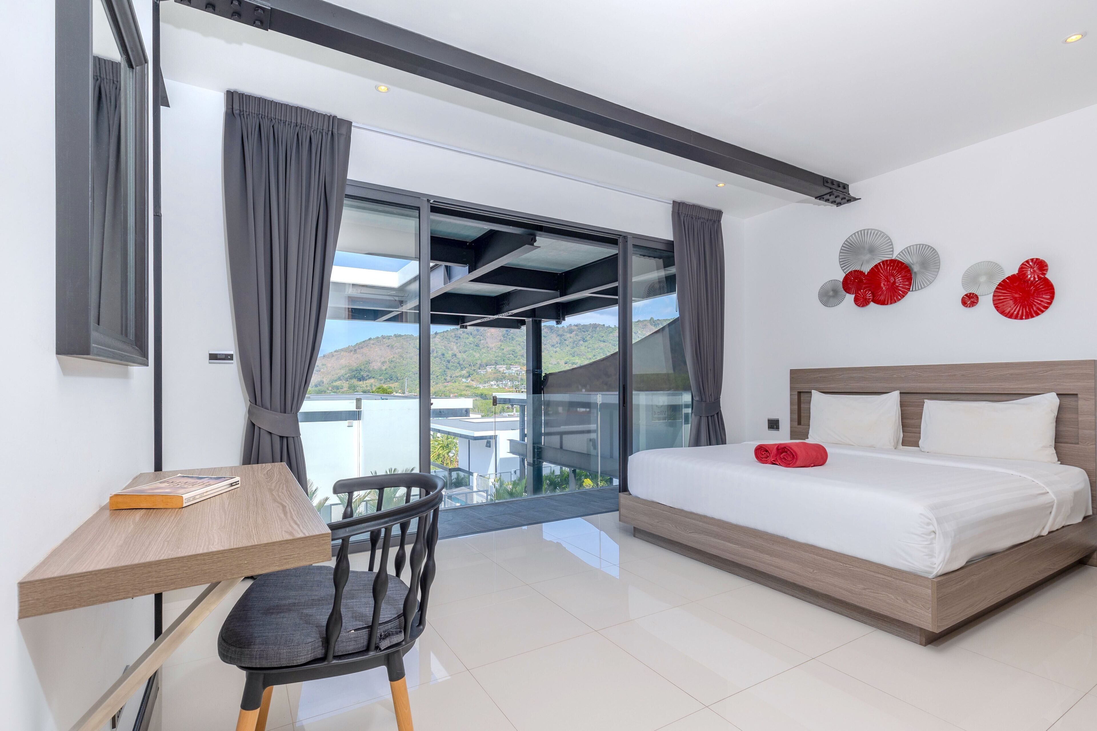 Biệt thự có thiết kế đặc sắc, 4 phòng ngủ, quang cảnh hồ bơi | 4 phòng ngủ, truy cập Internet không dây miễn phí, bộ trải giường 