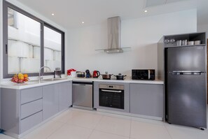 Design-villa - 4 soveværelser - udsigt til pool | Privat køkken | Espressomaskine, elkedel