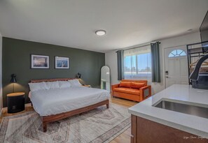 King Suite | Individuelt dekorert, individuelt innredet og blendingsgardiner