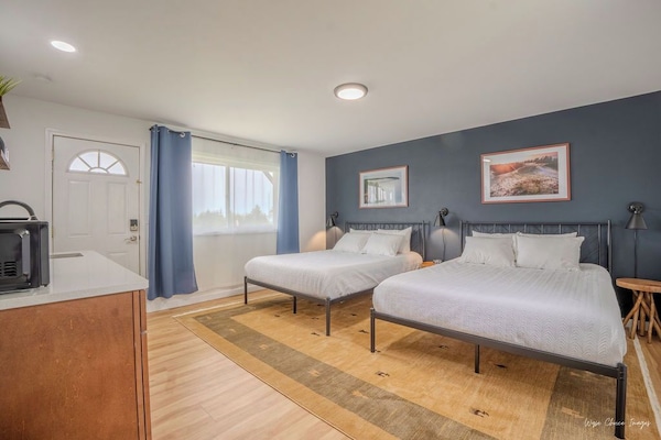 Studio, 2 Queen Beds | Blackout drapes, iron/ironing board, free WiFi, bed sheets