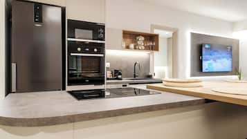 Luxury Apartment, Balcony, City View | Private kitchen
