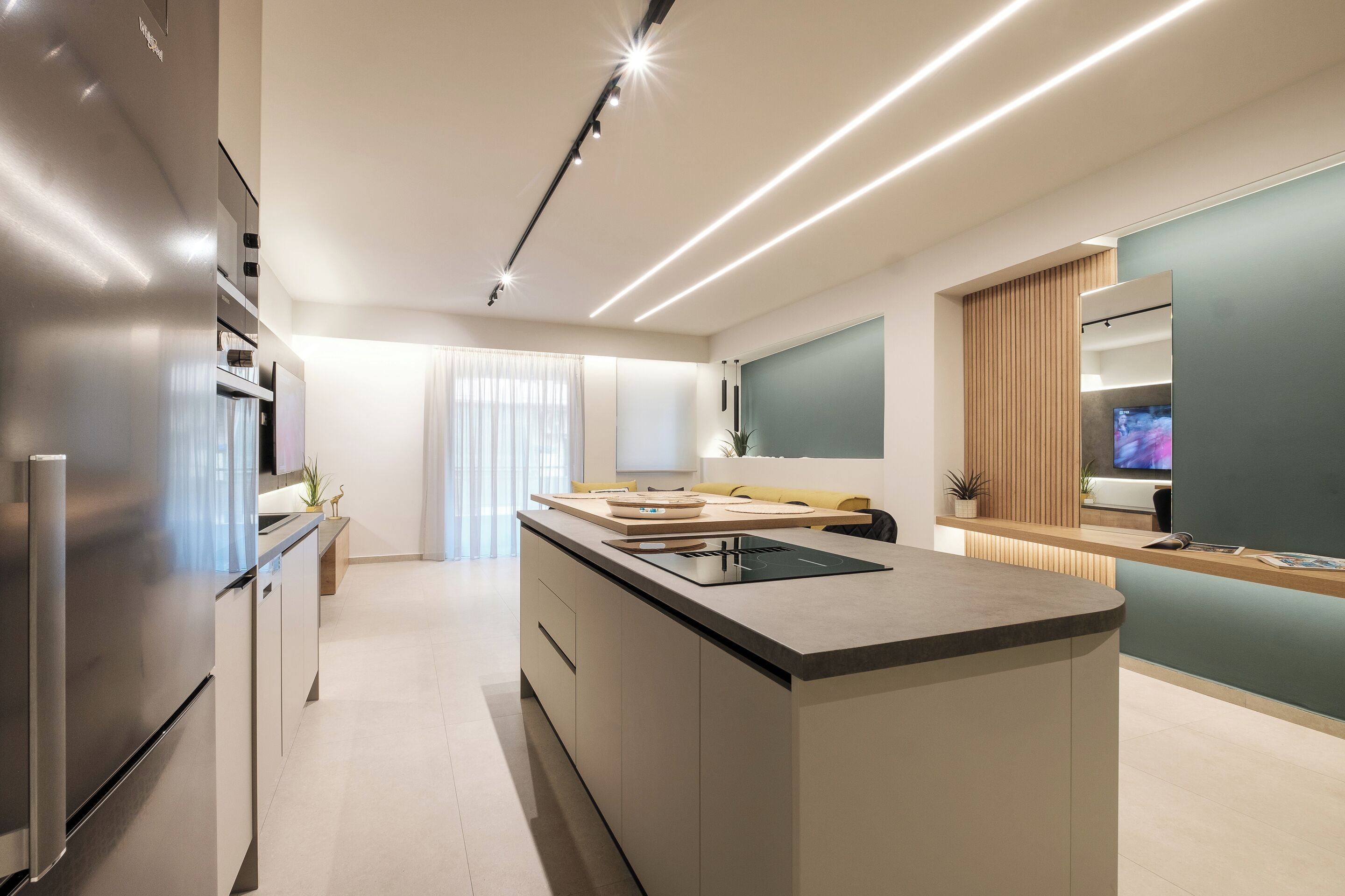 Departamento de lujo, balcón, vista a la ciudad | Área de sala de estar