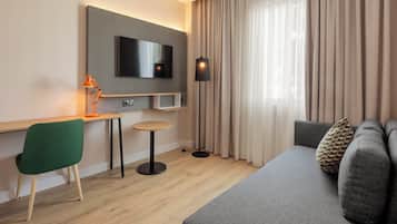 Minibar, caja fuerte, escritorio y sistema de insonorización