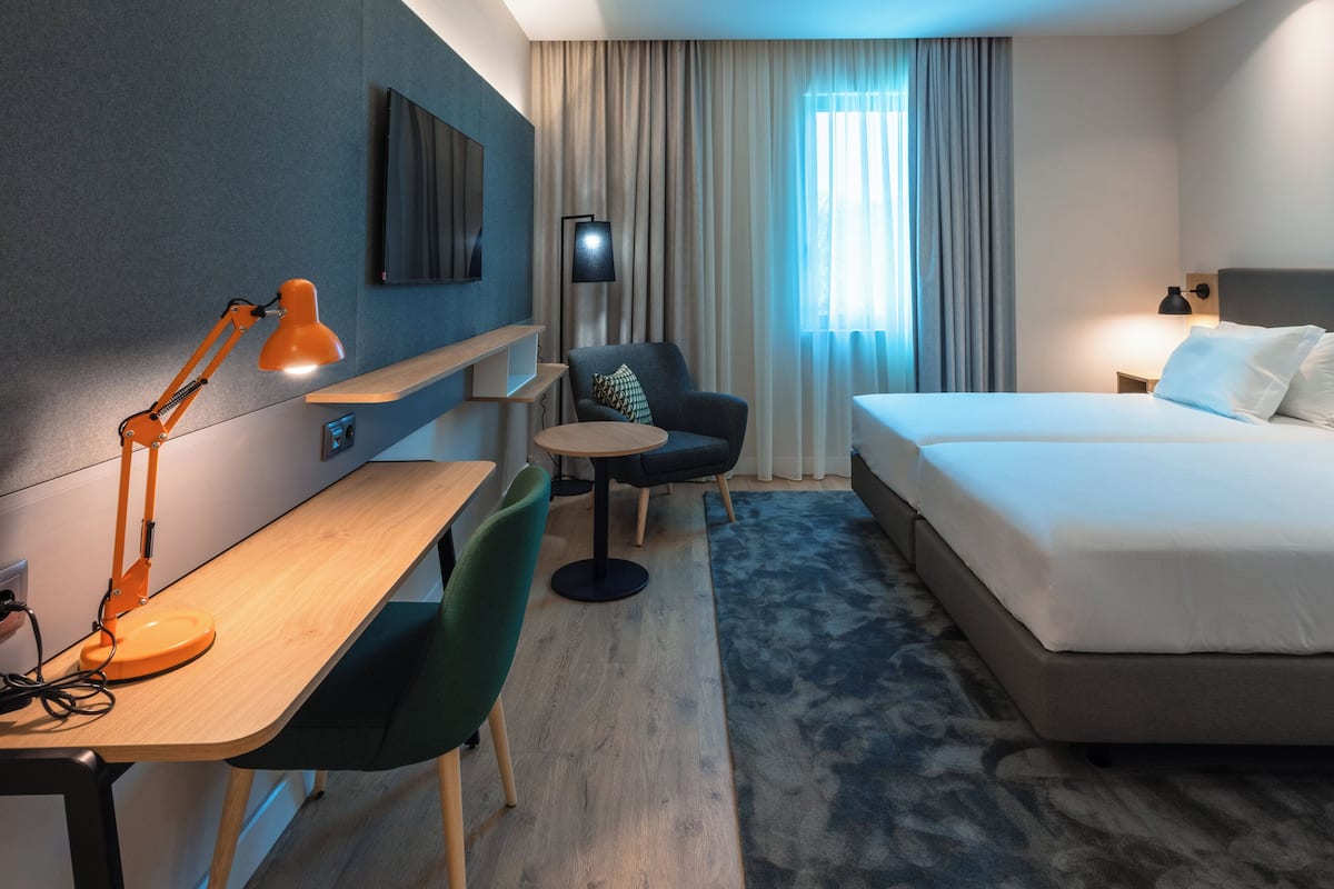 Standard Room, 2 Single Beds | Minibar, in-room safe, desk, soundproofing