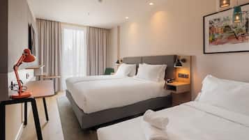 Kamar Premium, Beberapa Tempat Tidur | Minibar, brankas, meja kerja, dan kedap suara