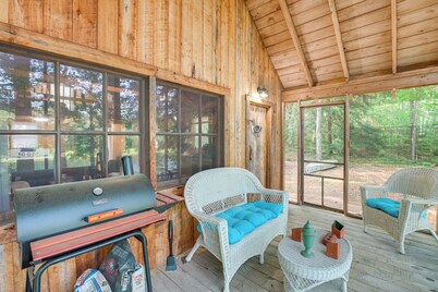 Riverfront Greenbush Studio w/ Porch & Views!
