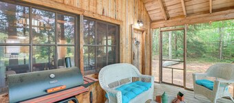 Riverfront Greenbush Studio w/ Porch & Views!