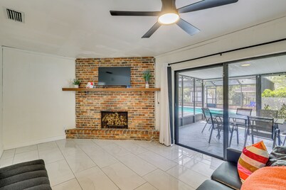 Luxe Wimauma Home w/ Pool & Lake Views!