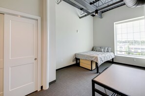 Interior - Bloomington Getaway < 1 Mi to IU Campus! (Bloomington)