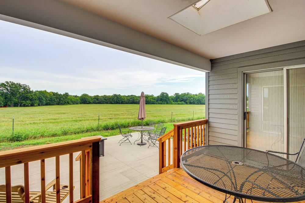 Erie Farmhouse w/ Fire Pit + Grill: Pets Welcome! - Hepler, KS
